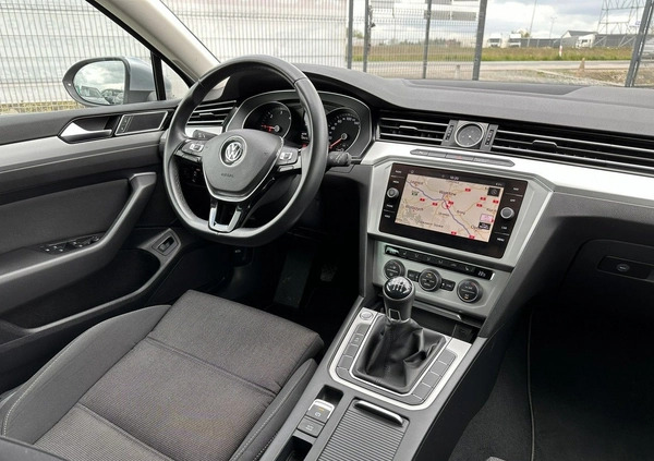 Volkswagen Passat cena 69900 przebieg: 129000, rok produkcji 2019 z Wojkowice małe 326